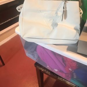 White shoulder bag by Guess